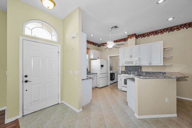 Building Photo - Beautifully Updated Villa