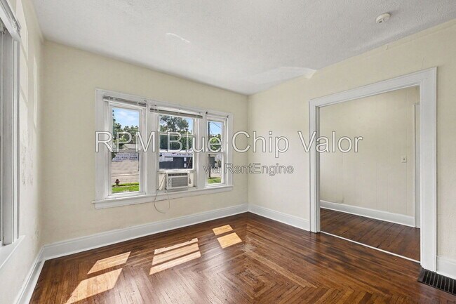 Building Photo - 1832 Woodlawn Ave