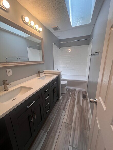 Building Photo - 3840 Wakonda Dr