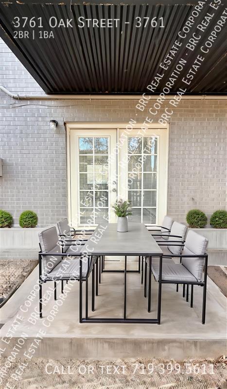 Building Photo - 3761 Oak St