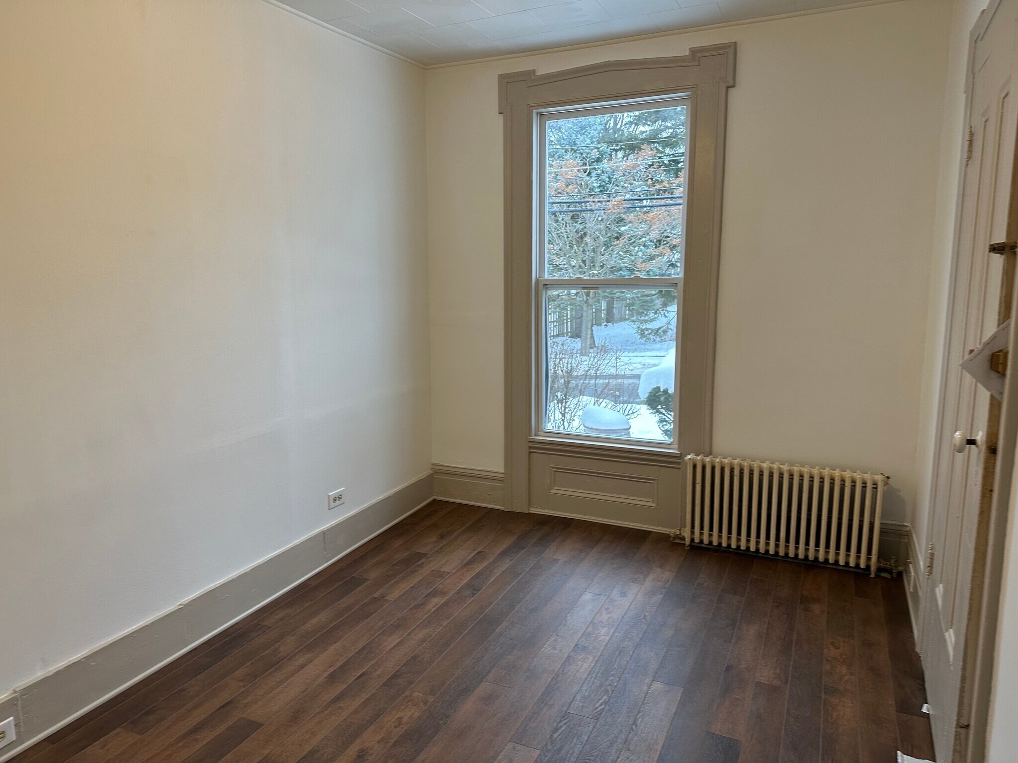 Building Photo - 306 Pleasant St