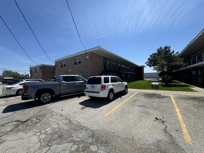 Building Photo - 5508 W 55th St