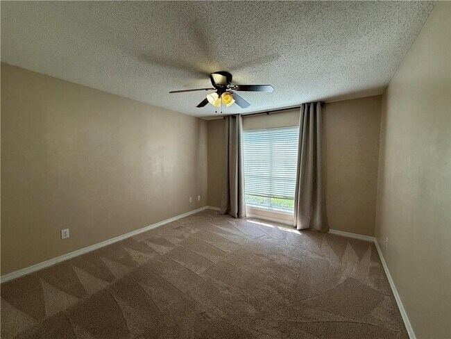 Building Photo - 10154 Waterford Way