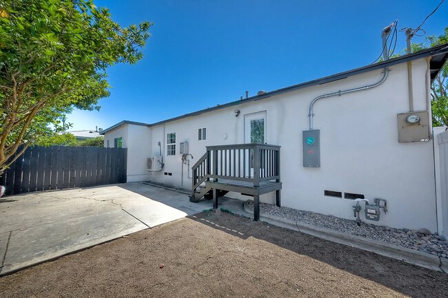 Building Photo - 197 Twin Oaks Cir