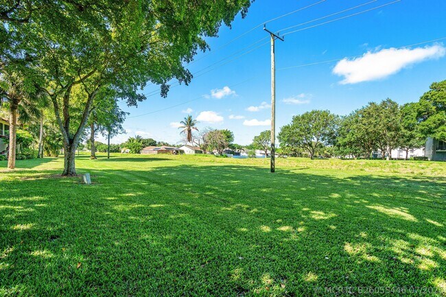 Building Photo - 10137 Mangrove Dr