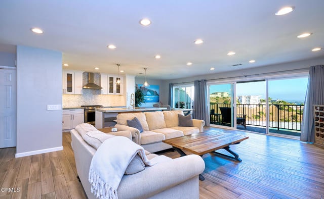 Building Photo - 886 Winding Way Dr