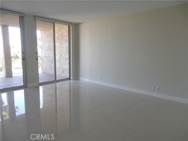Building Photo - 900 Island Dr