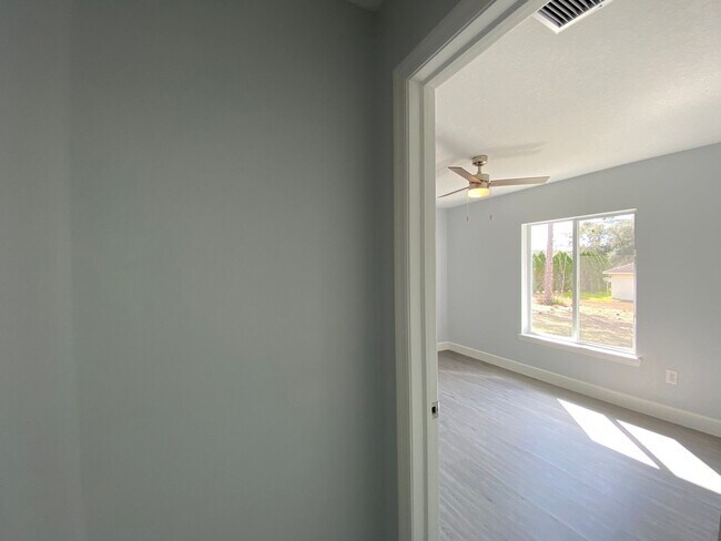 Building Photo - Desirable SW Ocala Neighborhood 3/2/2 **WON'T LAST**