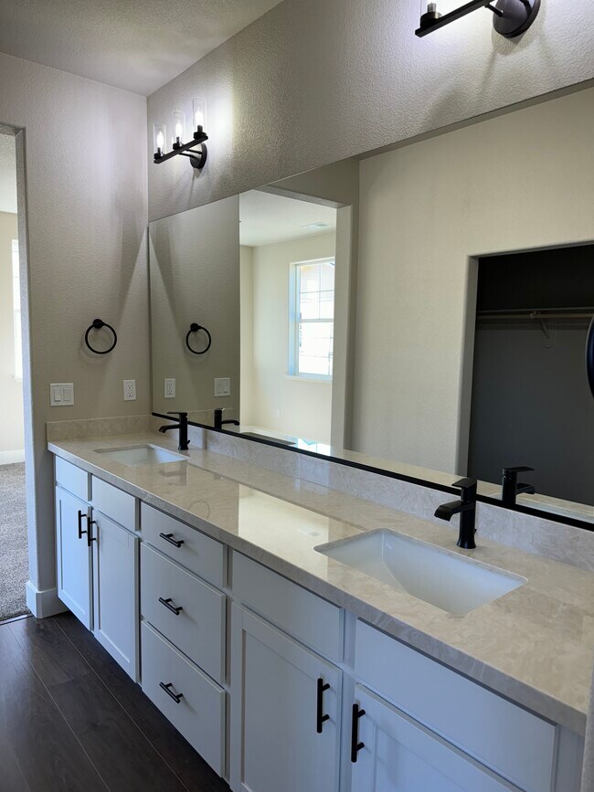 Building Photo - 324 Cattail Cir