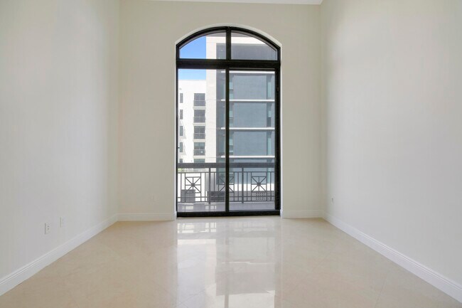 Building Photo - 701 S Olive Ave