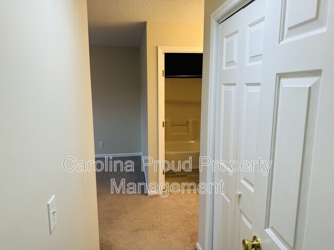 Building Photo - 2932 Mulberry Ln