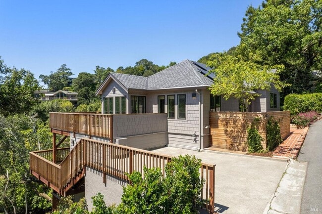 Building Photo - Newly Renovated Ross Four Bedroom & Three Bathroom Home on 1/2 acre with AC and Views