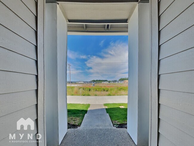 Building Photo - 4151 SE Fortress Ln