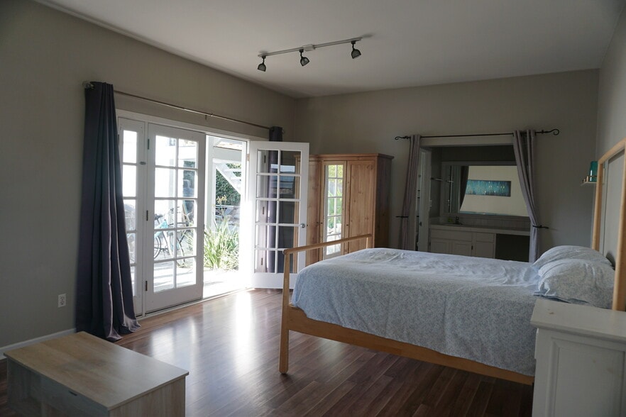 Building Photo - 2234 Via Aprilia