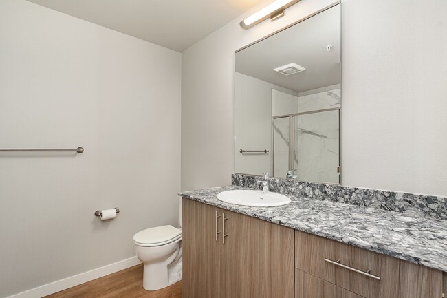 Building Photo - 1Bd/1Ba Bellevue Condo