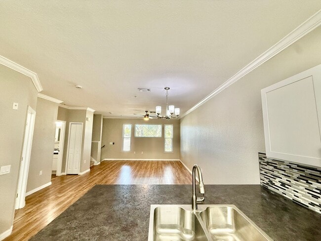 Building Photo - Immaculately updated 3/2.5 Three-Story Maitland Condo in Visconti!