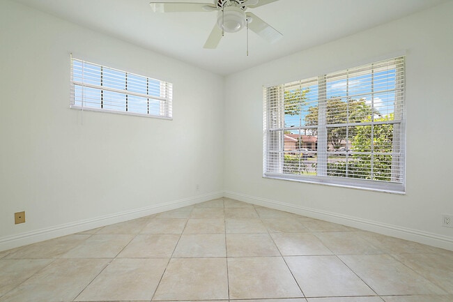 Building Photo - 5241 Breadfruit Cir