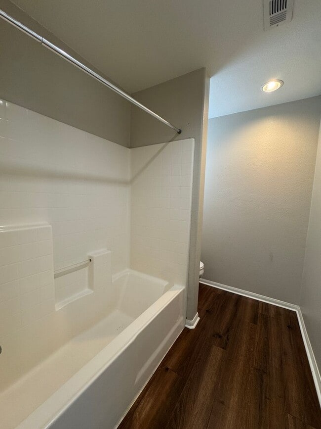 Building Photo - Spacious 3-Bed Lakeview Home with Loft & Community Amenities