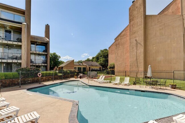 Building Photo - 12600 Melville Dr