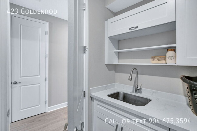 Building Photo - 423 Goldenrod-