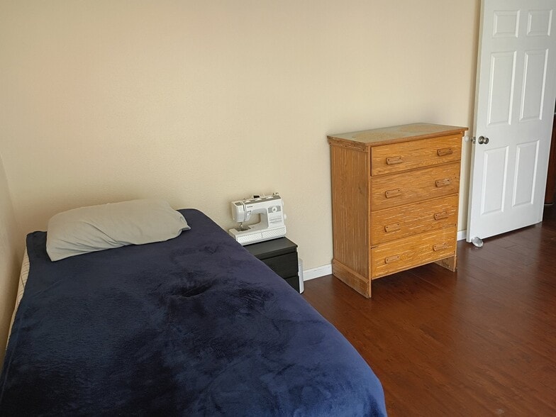 Building Photo - 10512 Glenview Way