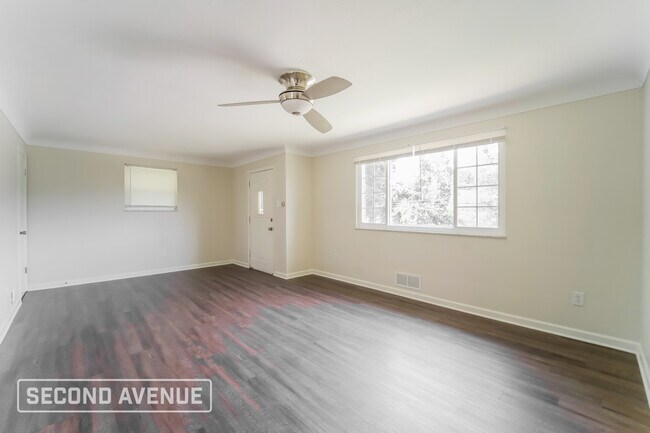 Building Photo - 1211 Main St