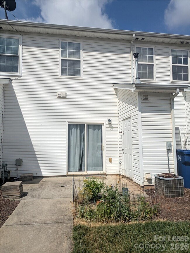 Building Photo - 18474 Streamline Ct