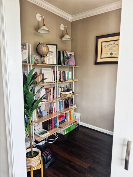 Inside the office space with space for a large seat across from it - 22795 Settlers Trail Ter