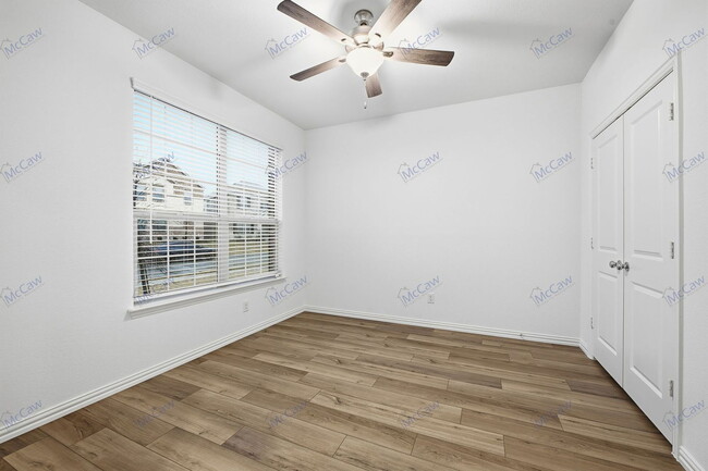 Building Photo - 10037 Little Tree Ln