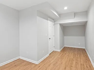 Building Photo - 11 Ivy Sq NE