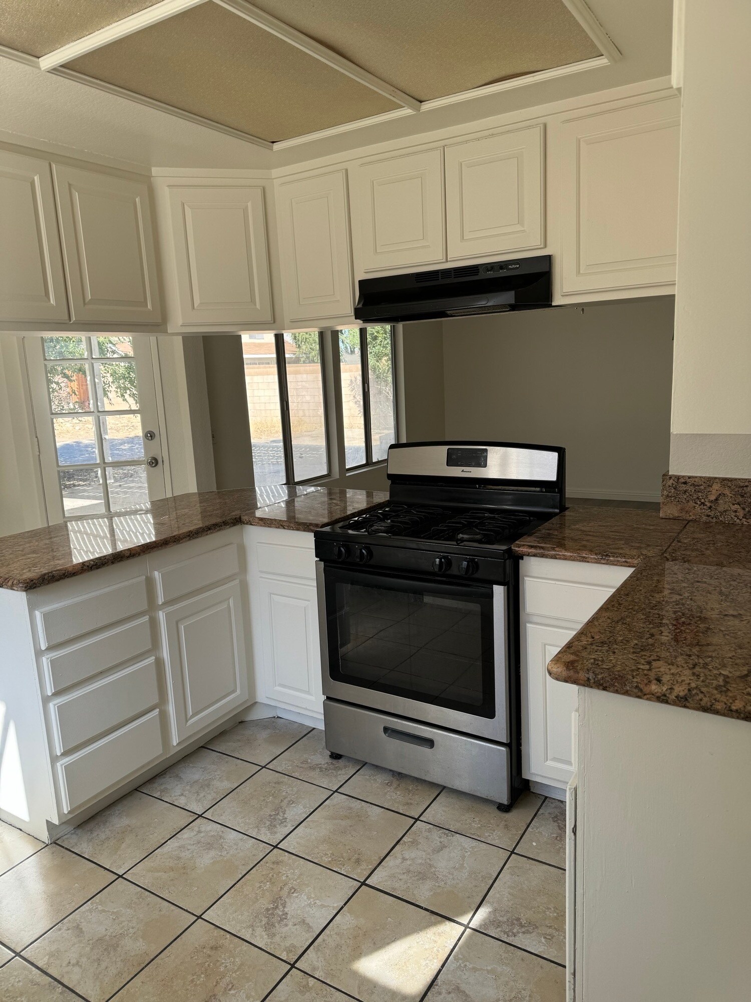 Building Photo - 37413 Norwich Dr