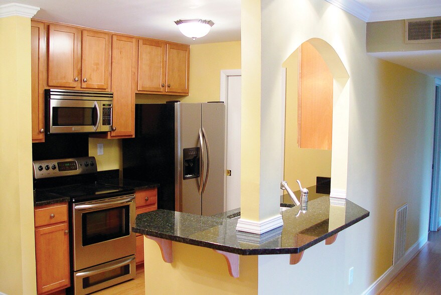 Manor Ridge Apartments 130 N Ridge Dr Asheville NC 28804 Apartment