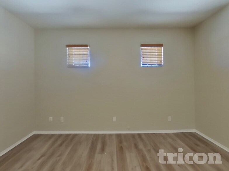 Building Photo - 7731 S 45th Ln