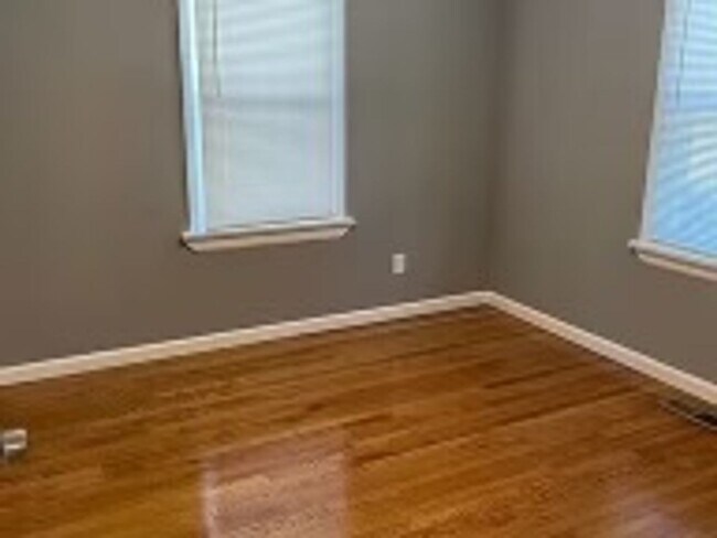 Building Photo - COMING SOON! Beautifully renovated single-...