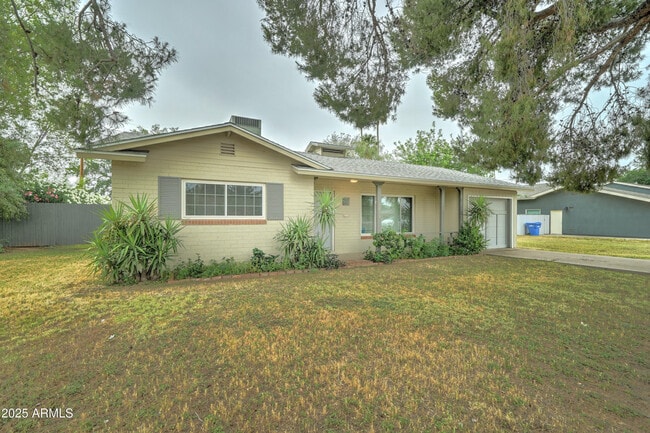 Building Photo - 3033 E Campbell Ave
