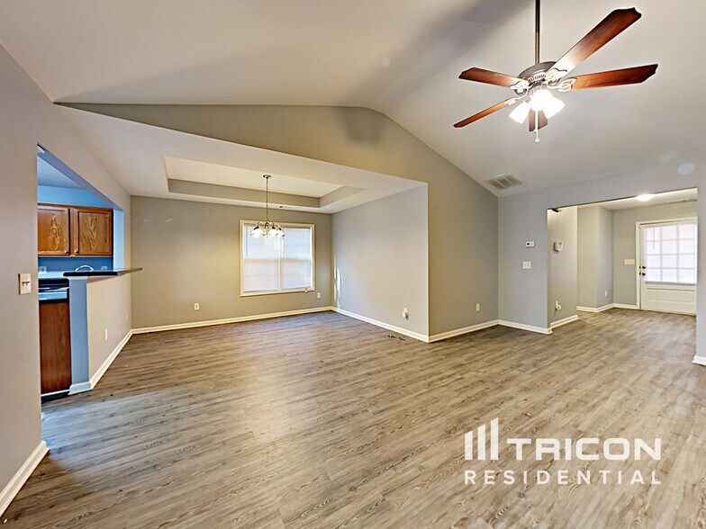 Building Photo - 640 Fairgreen Trail