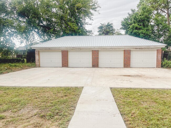 Building Photo - 1219 Eberhart Ave