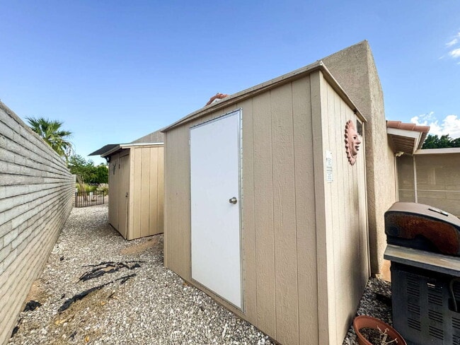 Building Photo - "Charming 3-Bedroom, 2-Bathroom Mesa Del S...