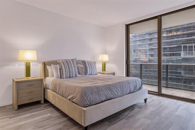 Building Photo - 801 S Miami Ave