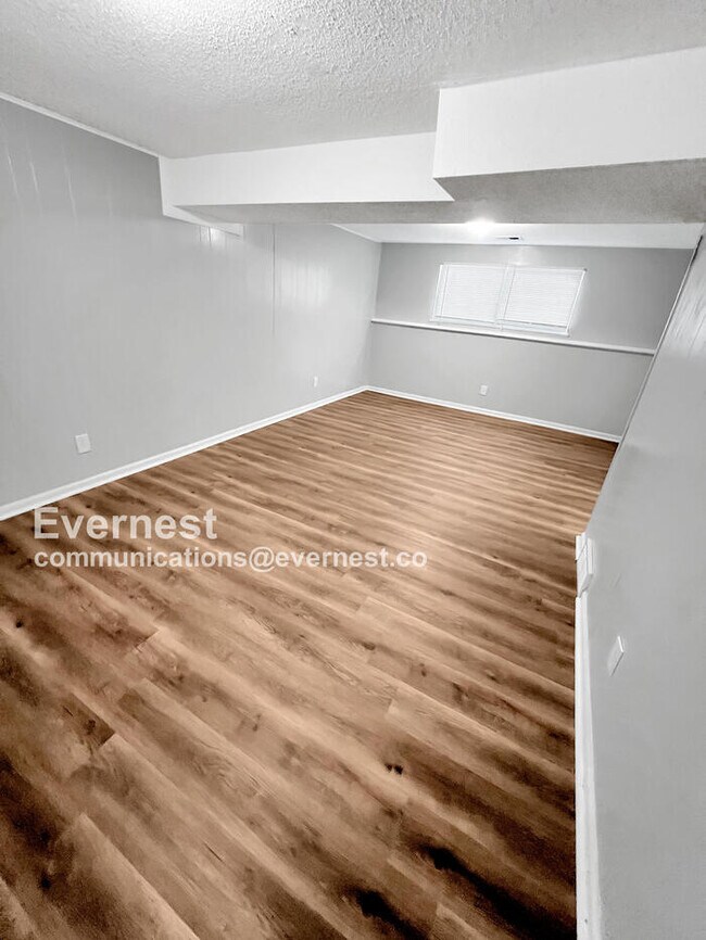 Building Photo - 1303 Michele Dr