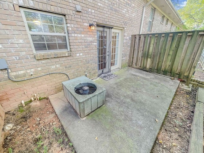 Building Photo - Smyrna 2BD/2.5BA Townhome