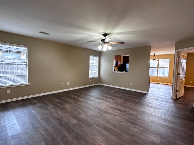 Building Photo - 5109 Graceland Dr