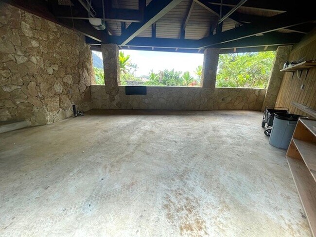 Building Photo - Gorgeous 2 Bedroom / 1 Bath in Waikane