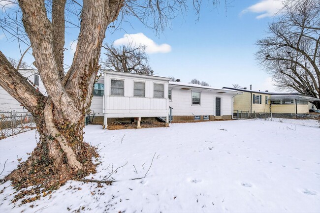 Building Photo - Now Accepting Section 8 – St. Louis, MO 3 bedroom /1 Bath Home in 63137