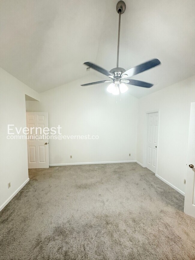 Building Photo - Spacious  Home with Deck, Patio, and Garage! / 3 Bed, 2 Bath / Available now!