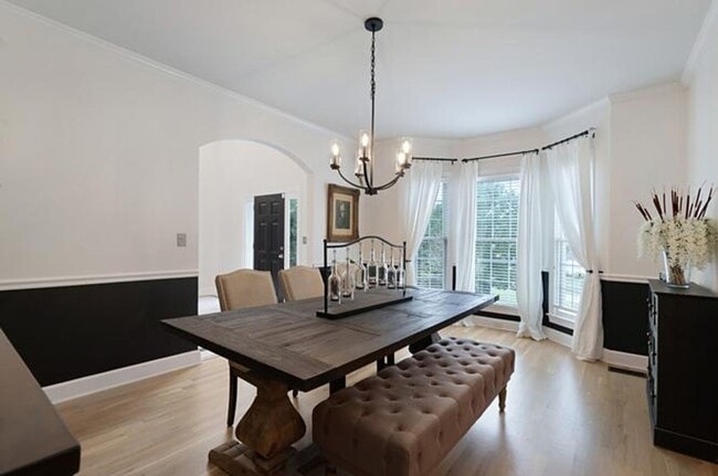 Building Photo - Stunning 5BR Executive Style Home in Brentwood