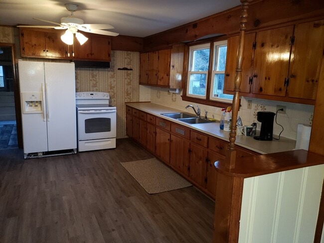 Building Photo - 3138 Monroe Ave