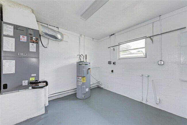 Building Photo - MOVE IN TO THIS SARASOTA HOME NOW WITH ZER...