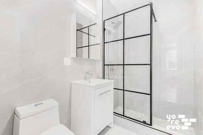 Building Photo - 2 bedroom in Brooklyn NY 11216