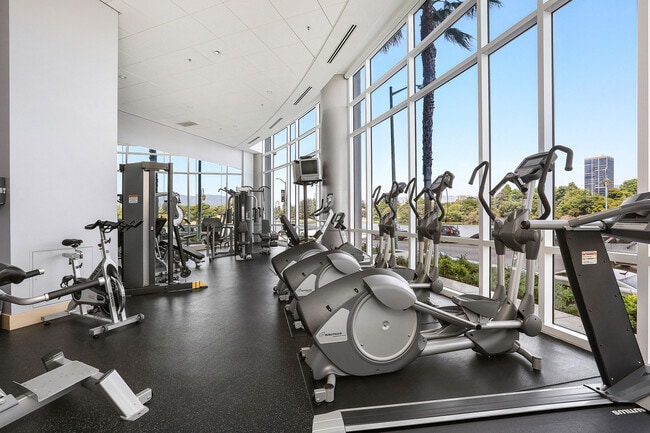 Building Photo - 1 Lakeside Dr